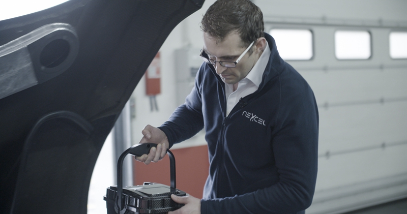 更換式機(jī)油箱 — 嘉實(shí)多宣布90秒實(shí)現(xiàn)更換機(jī)油，并減小摩擦，降低CO2排放