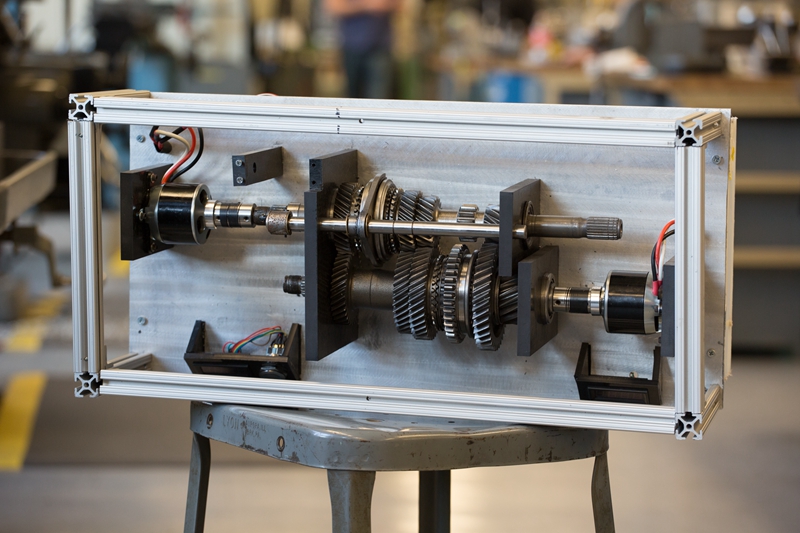 高性能汽車的無(wú)離合器式混合動(dòng)力變速器概念