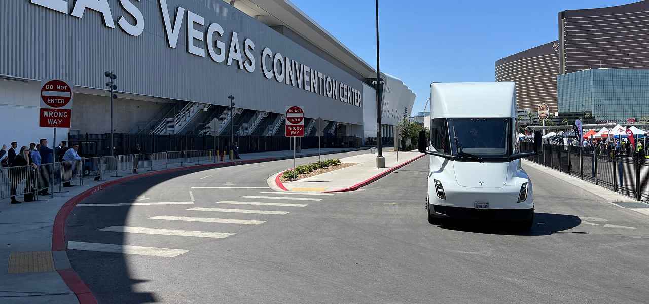 特斯拉Semi卡車(chē)“碾壓”SuperTruck2